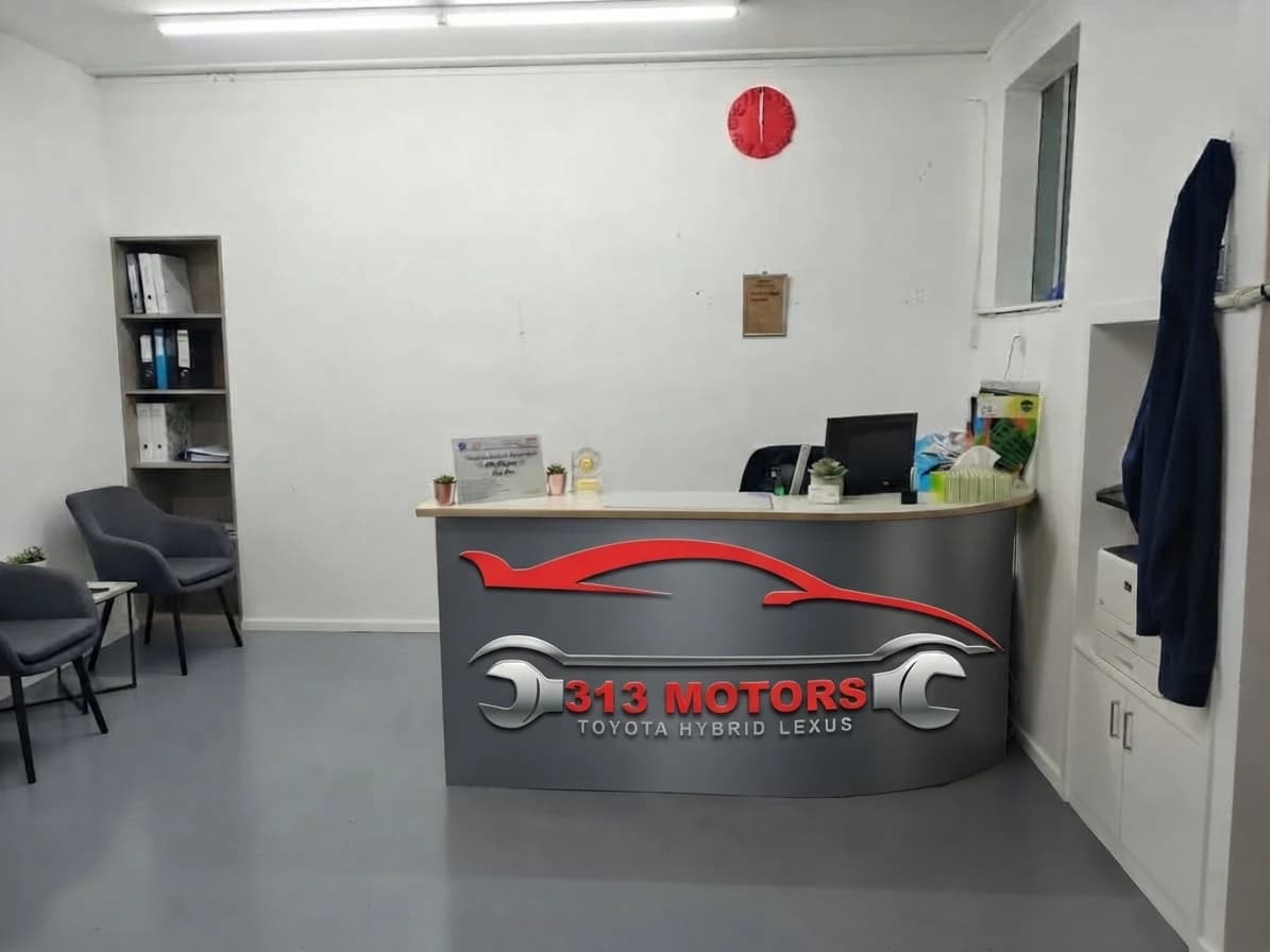 313 Motors reception desk and customer seating